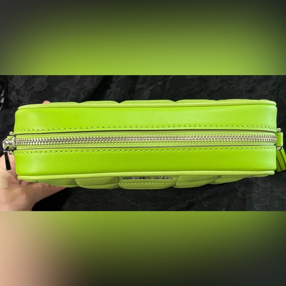 ✨Michael Kors✨ NWT MK Jet Set Medium Quilted Leather Camera Crossbody Bag Pear - Picture 7 of 17